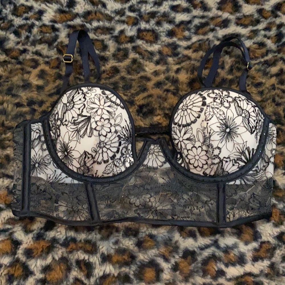 NWOT Victoria’s Secret 34C Balconnette Bra - intricate lace and bling details.